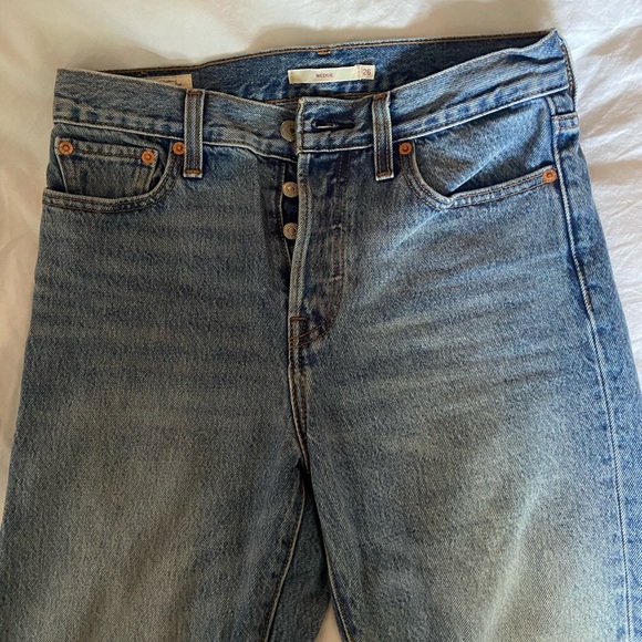 Levi’s Wedgie Straight Fit Jeans - Picture 2 of 2